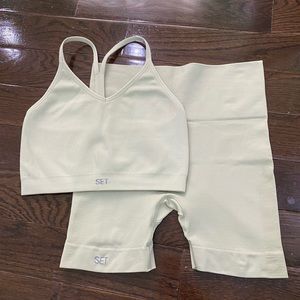 Setactive Oat milk Set: Biker Shorts & Ribbed V Bra